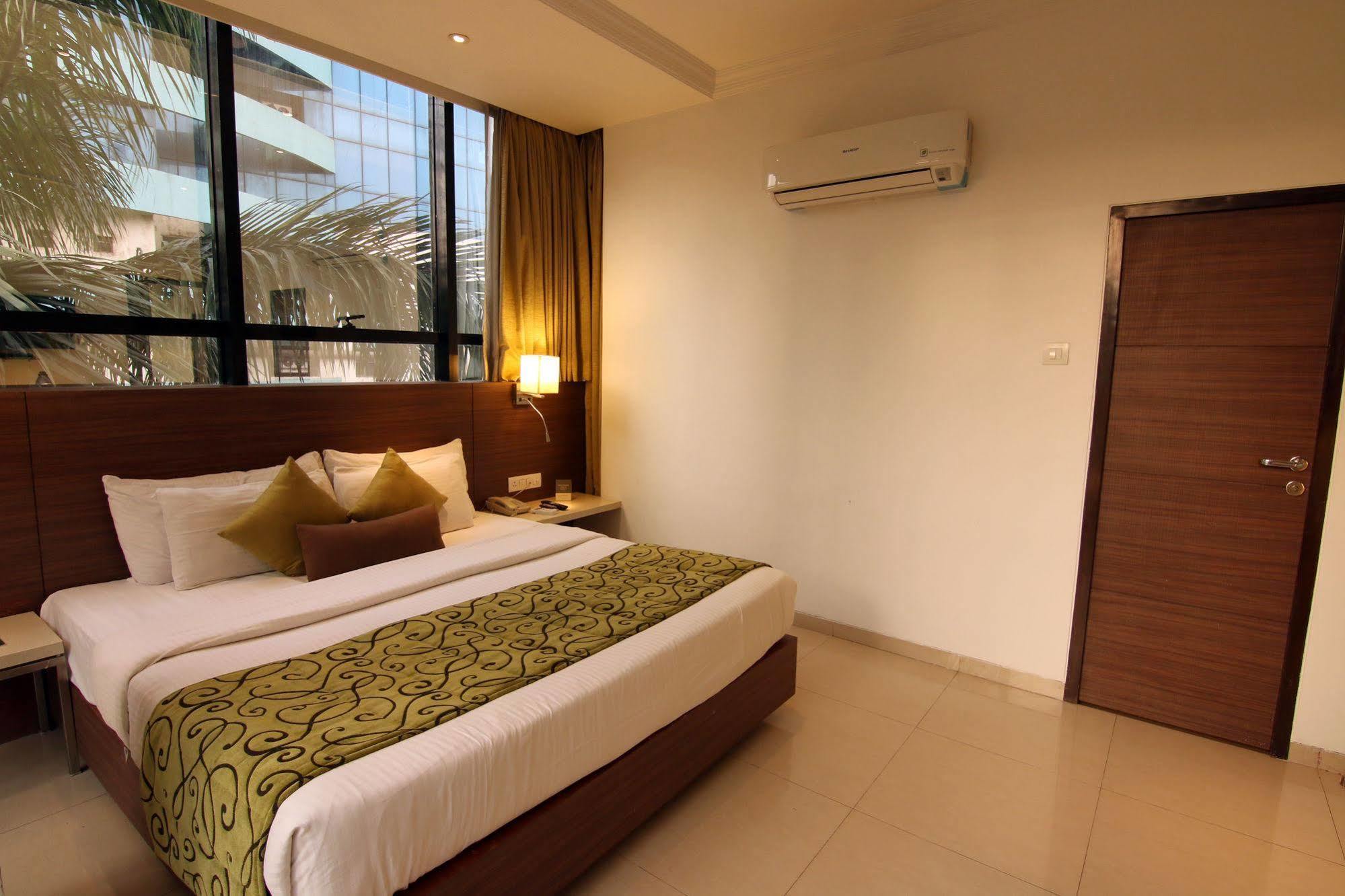 Suncity Premiere, Near To Airport Hotel 3*