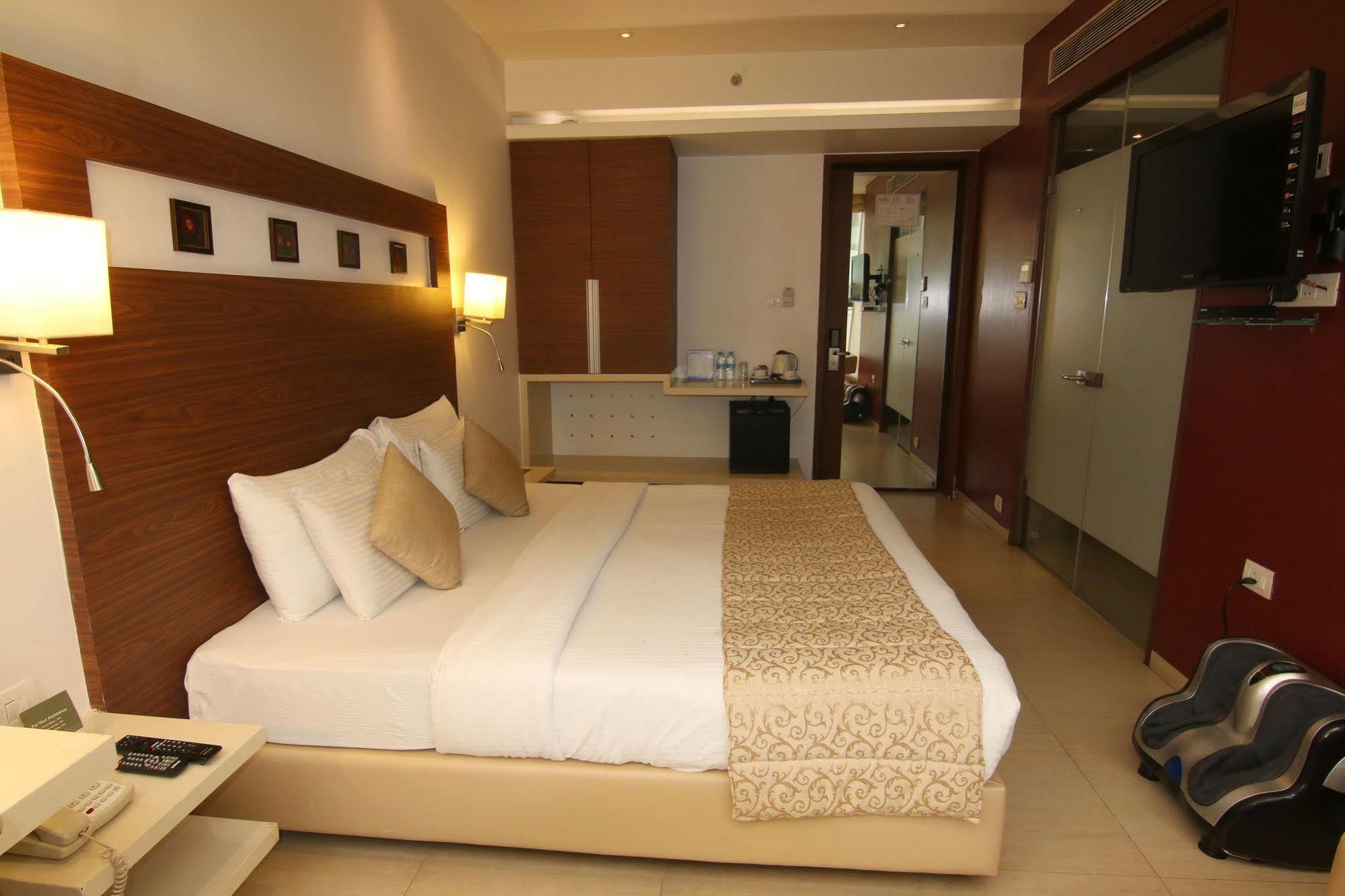 Hotel Suncity Premiere, Near To Airport Mumbai