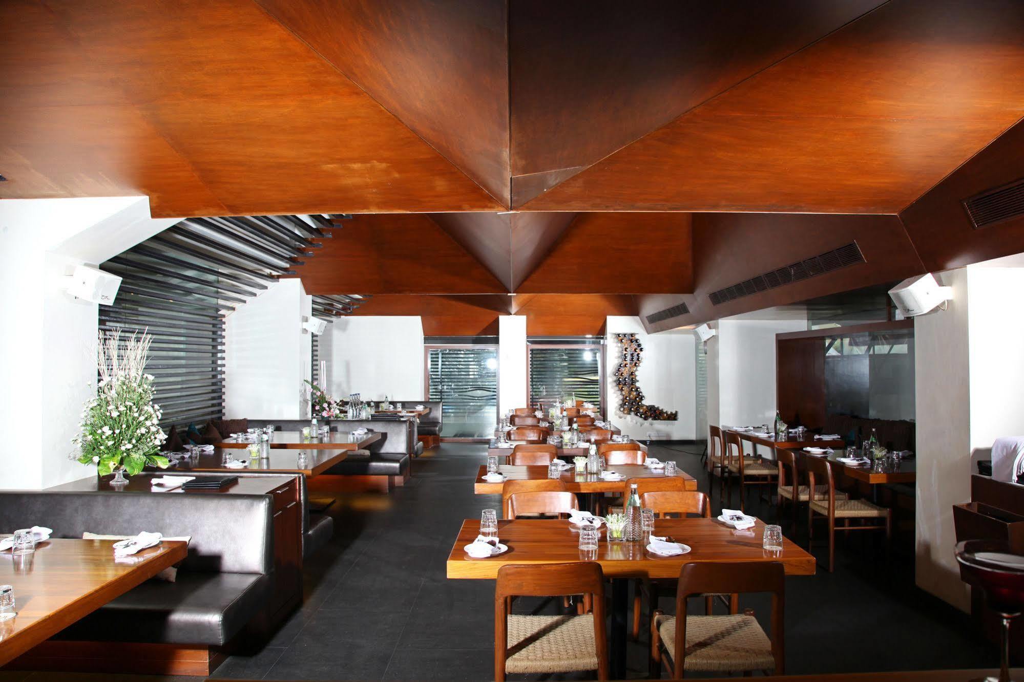 Bloom - Juhu Hotel