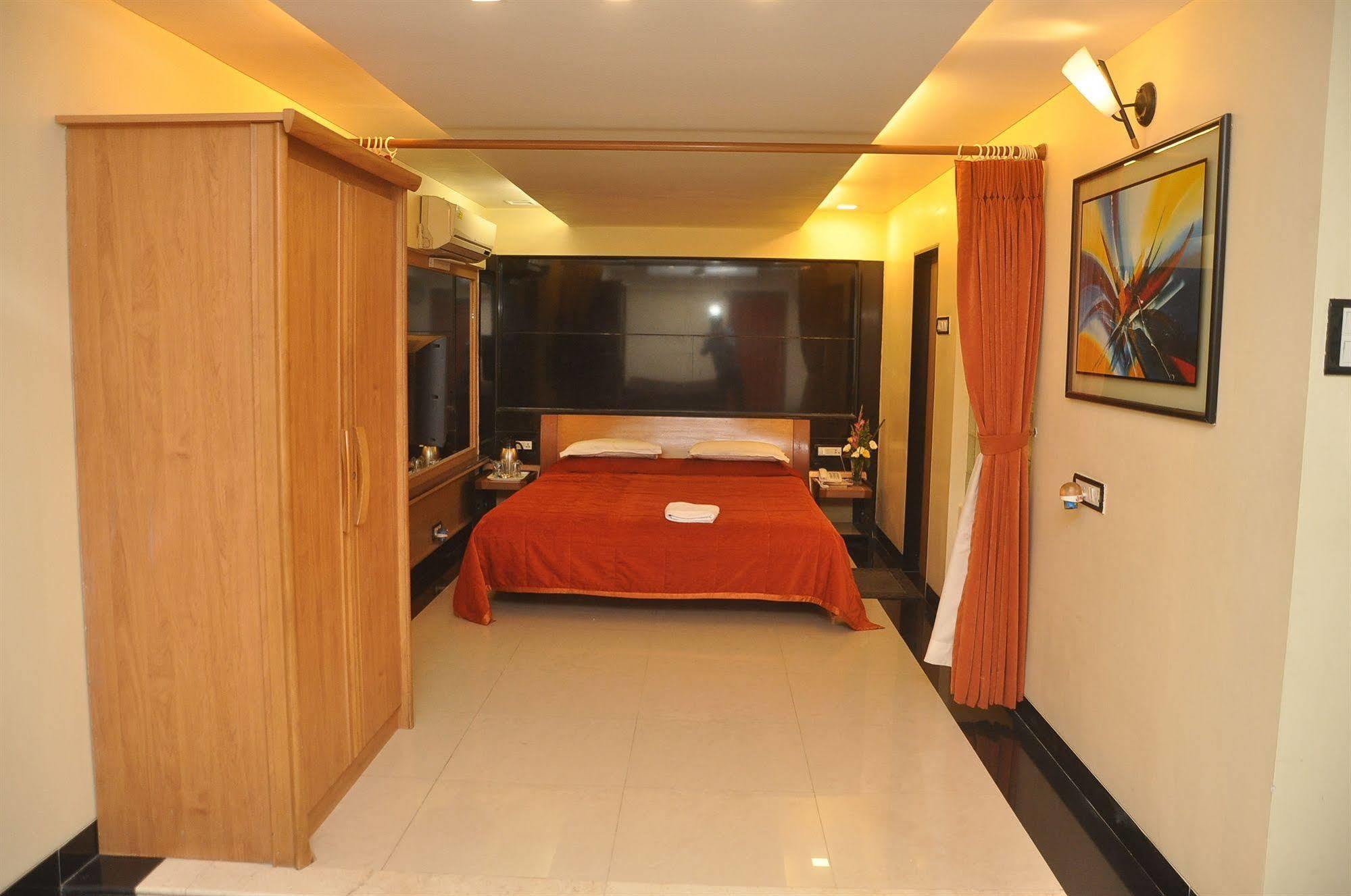Hotel Metro Palace