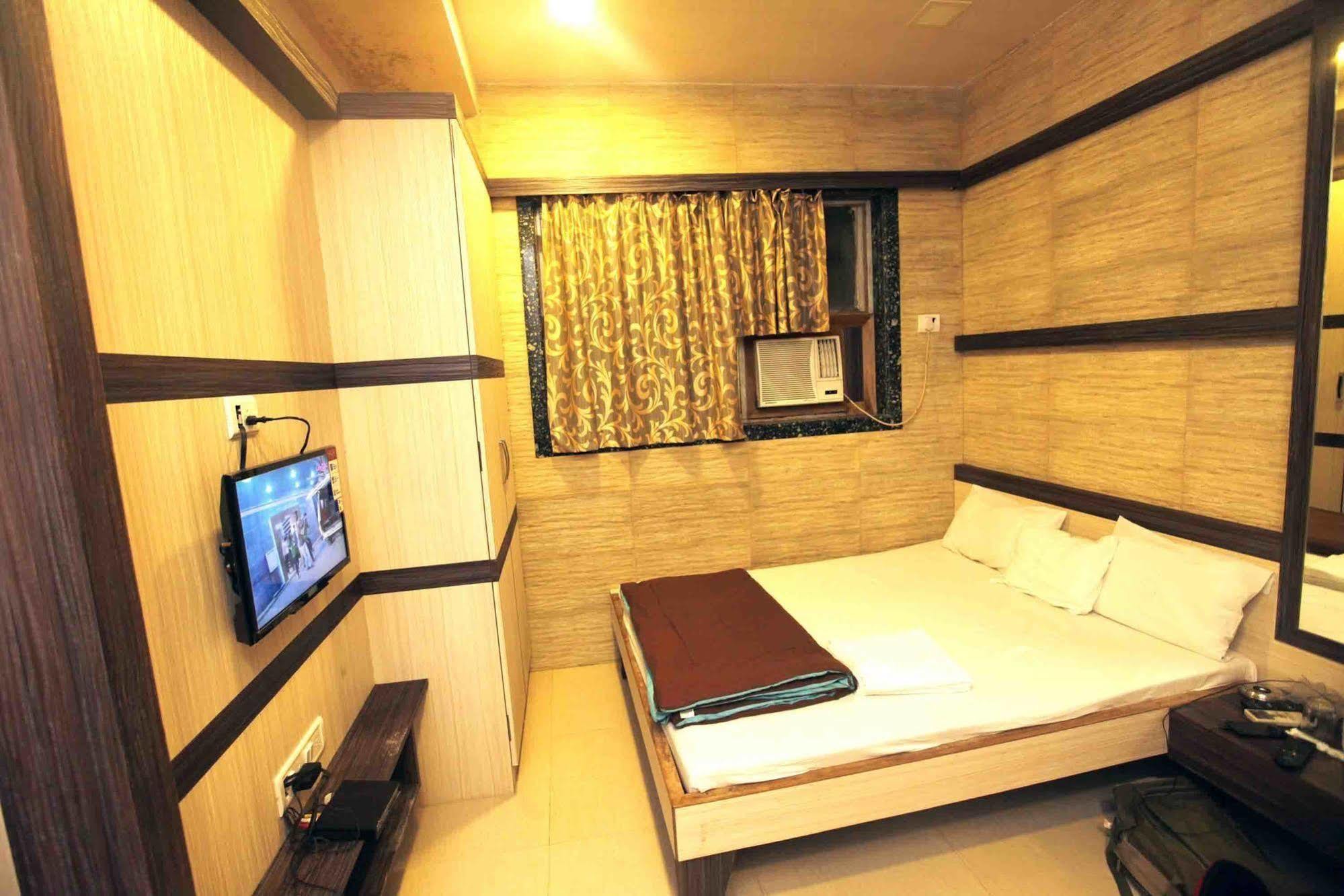 Hotel Al Moazin Mumbai