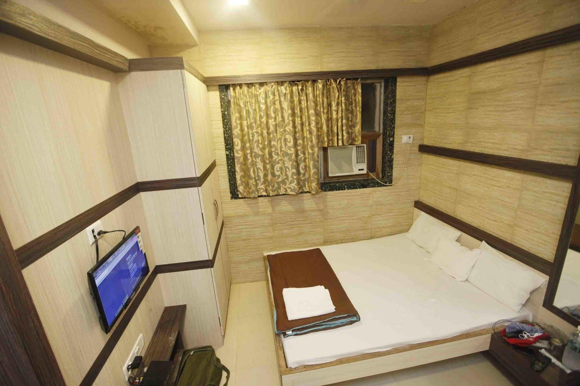 Al Moazin 2* Mumbai