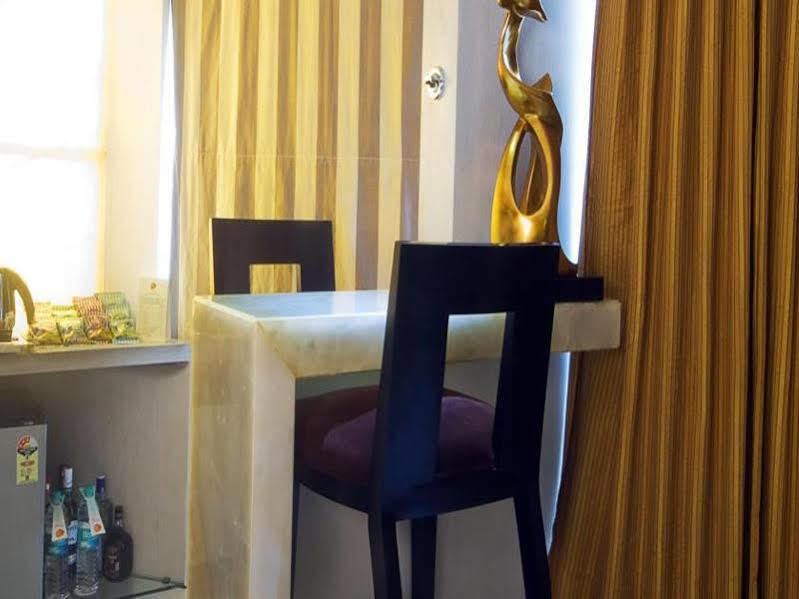 Peninsula Grand 4*
