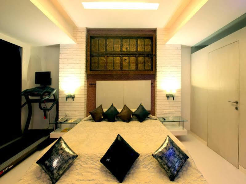 Hotel Peninsula Grand 4*