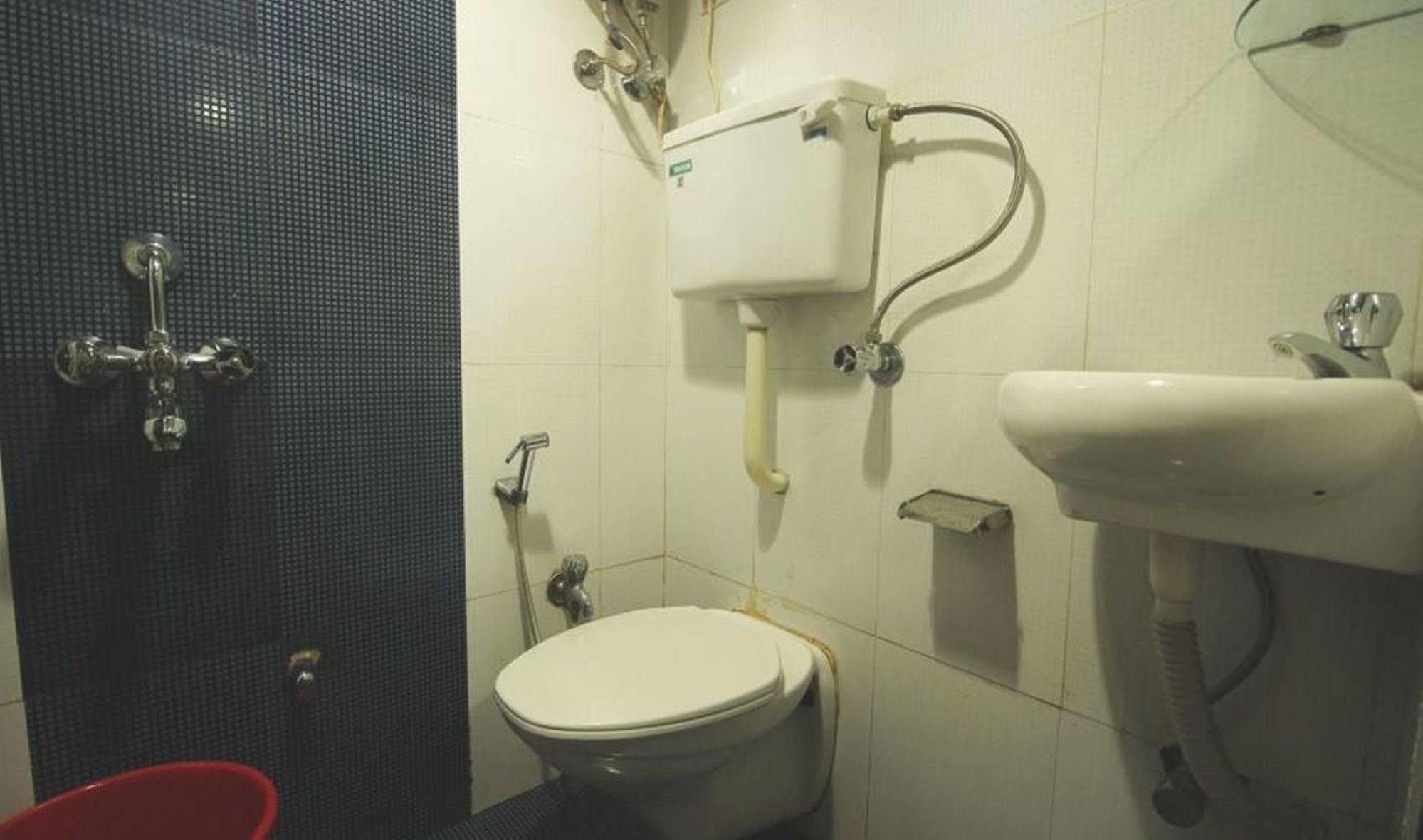 Metro Hotel 2*