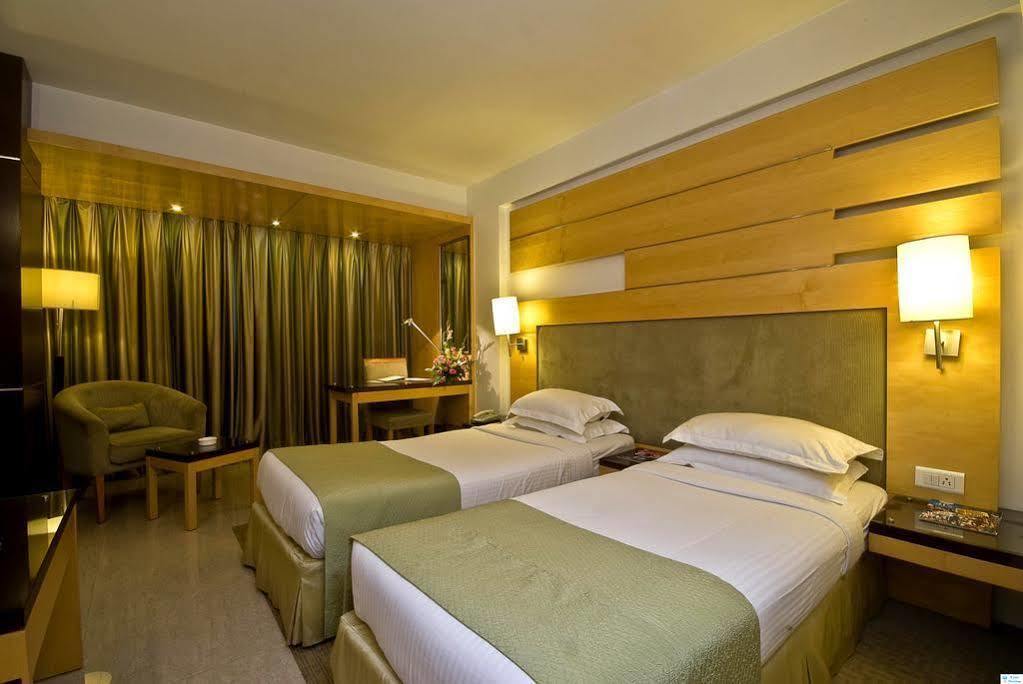 Hotel Peninsula Grand Mumbai