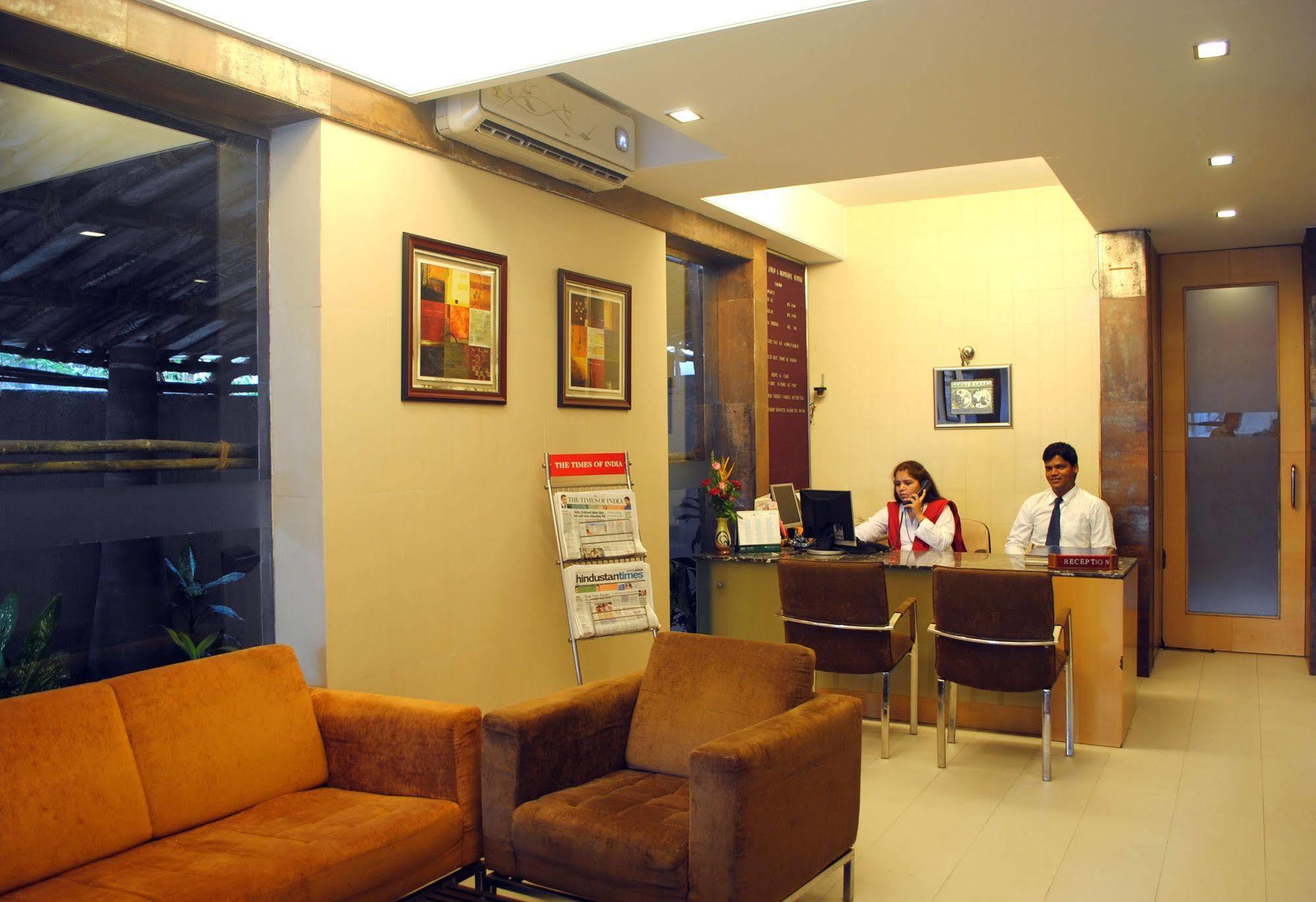 Oyo 19917 Golden Swan Hotel 3*