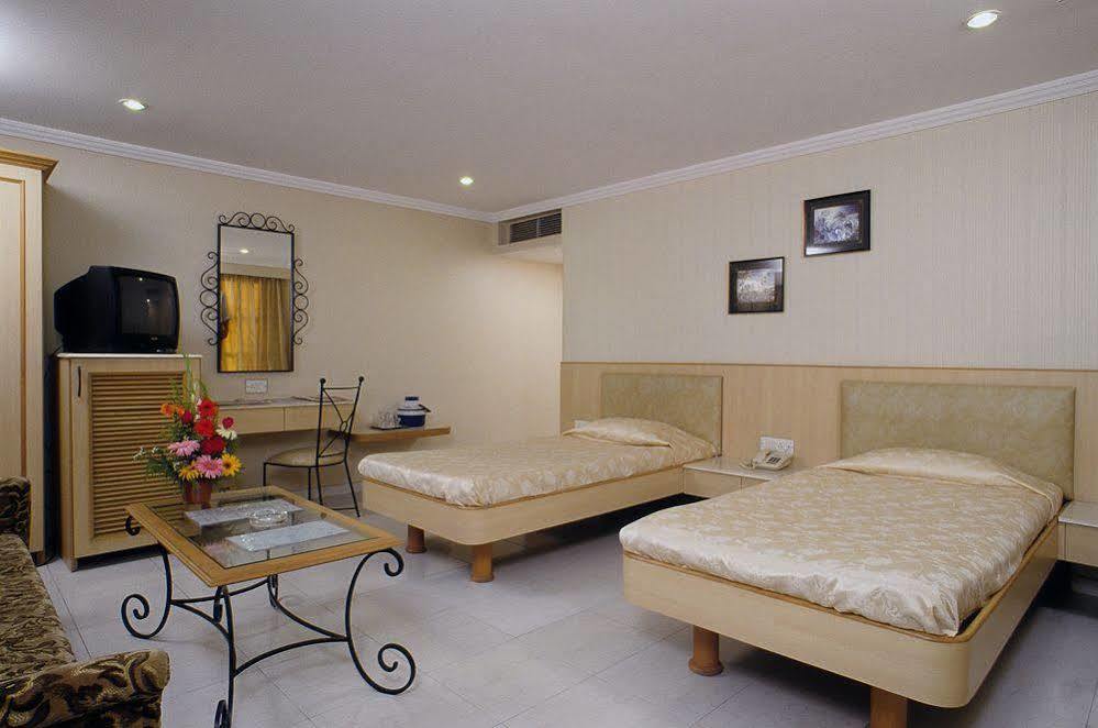 Garden Hotel 3*