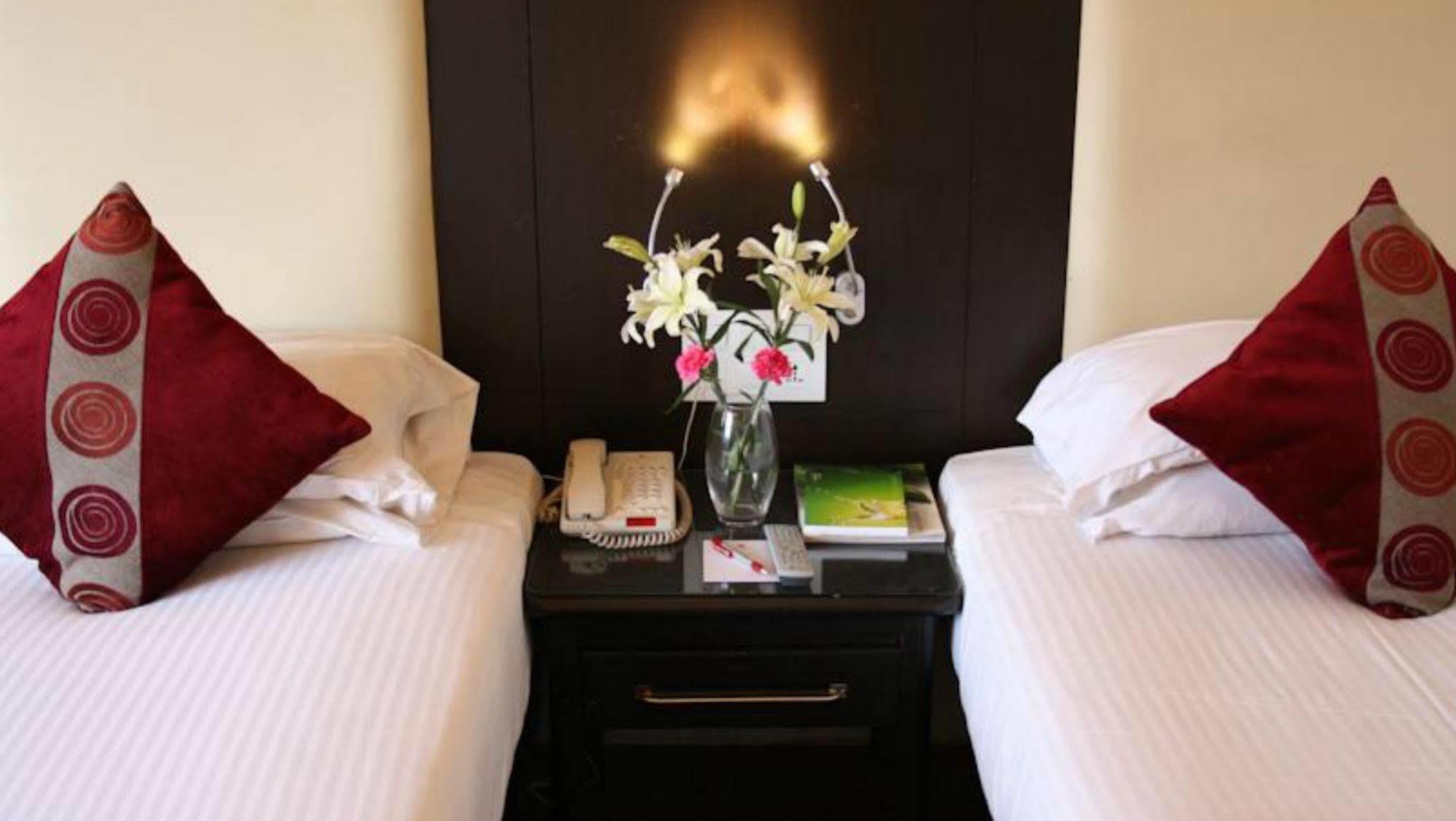 Hotel Ramee Guestline Juhu 4*
