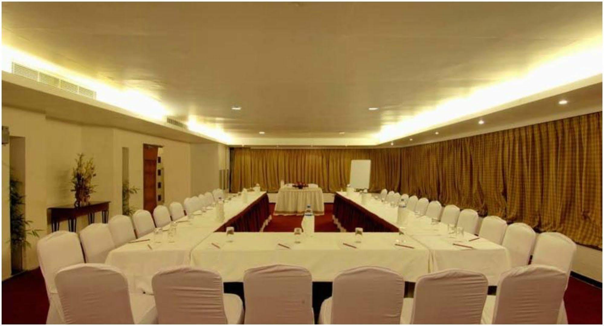 Ramee Guestline Juhu Hotel 4*