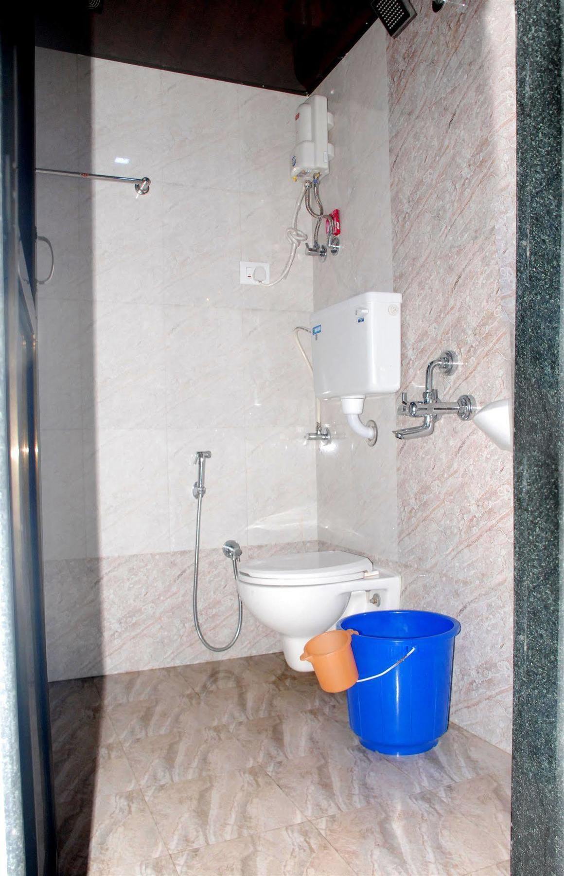 Hotel Fabexpress Adore - Nr International Airport 3*