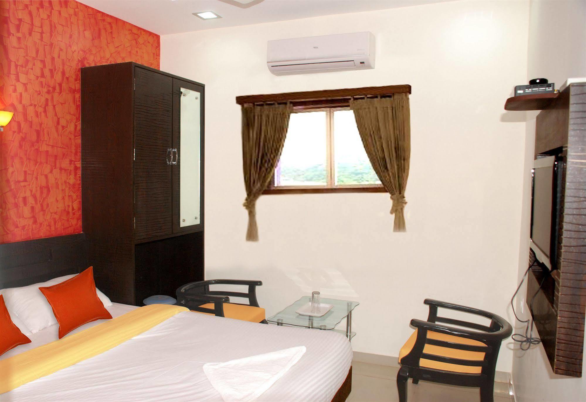 Fabexpress Adore - Nr International Airport Hotel 3*