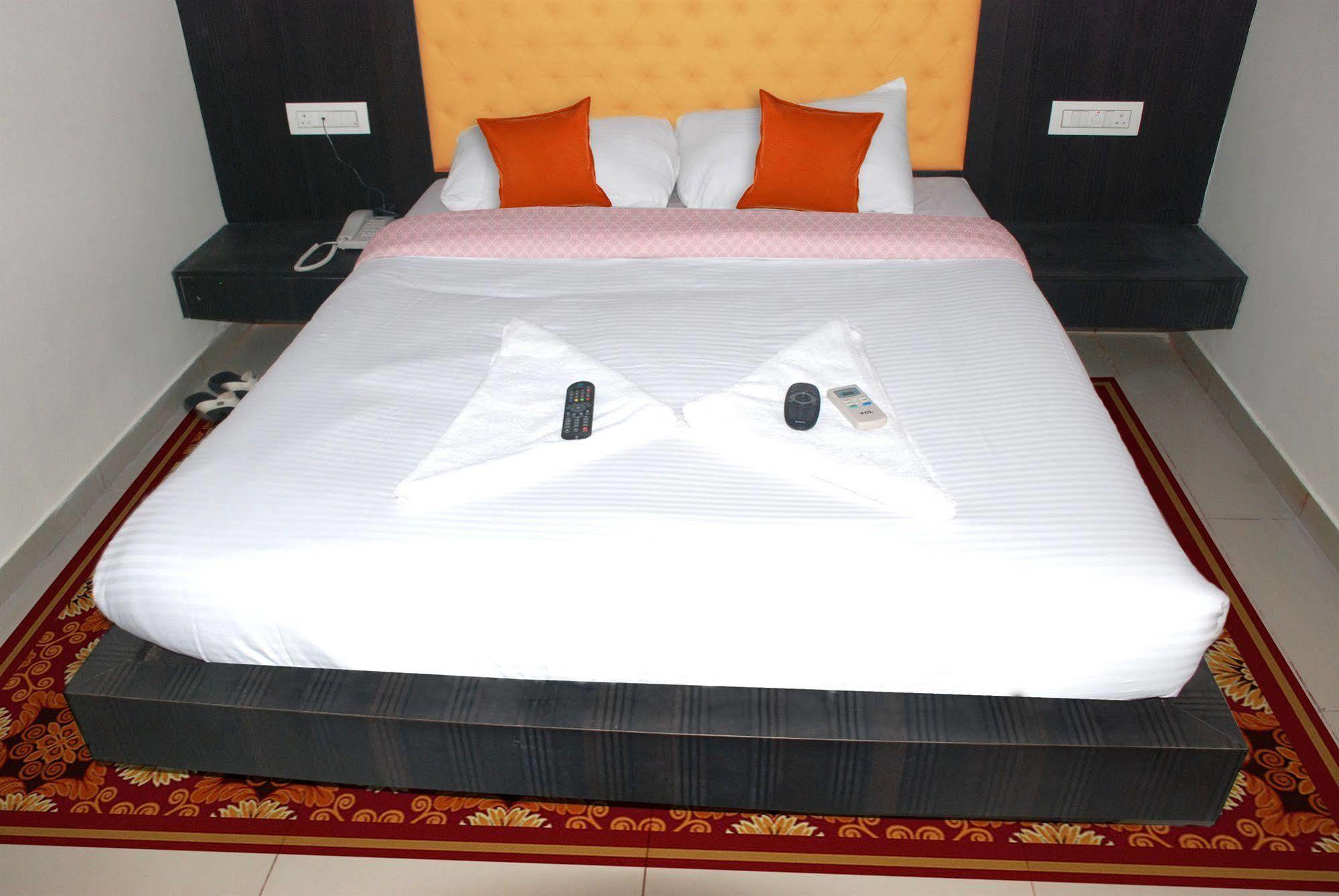 Fabexpress Adore - Nr International Airport