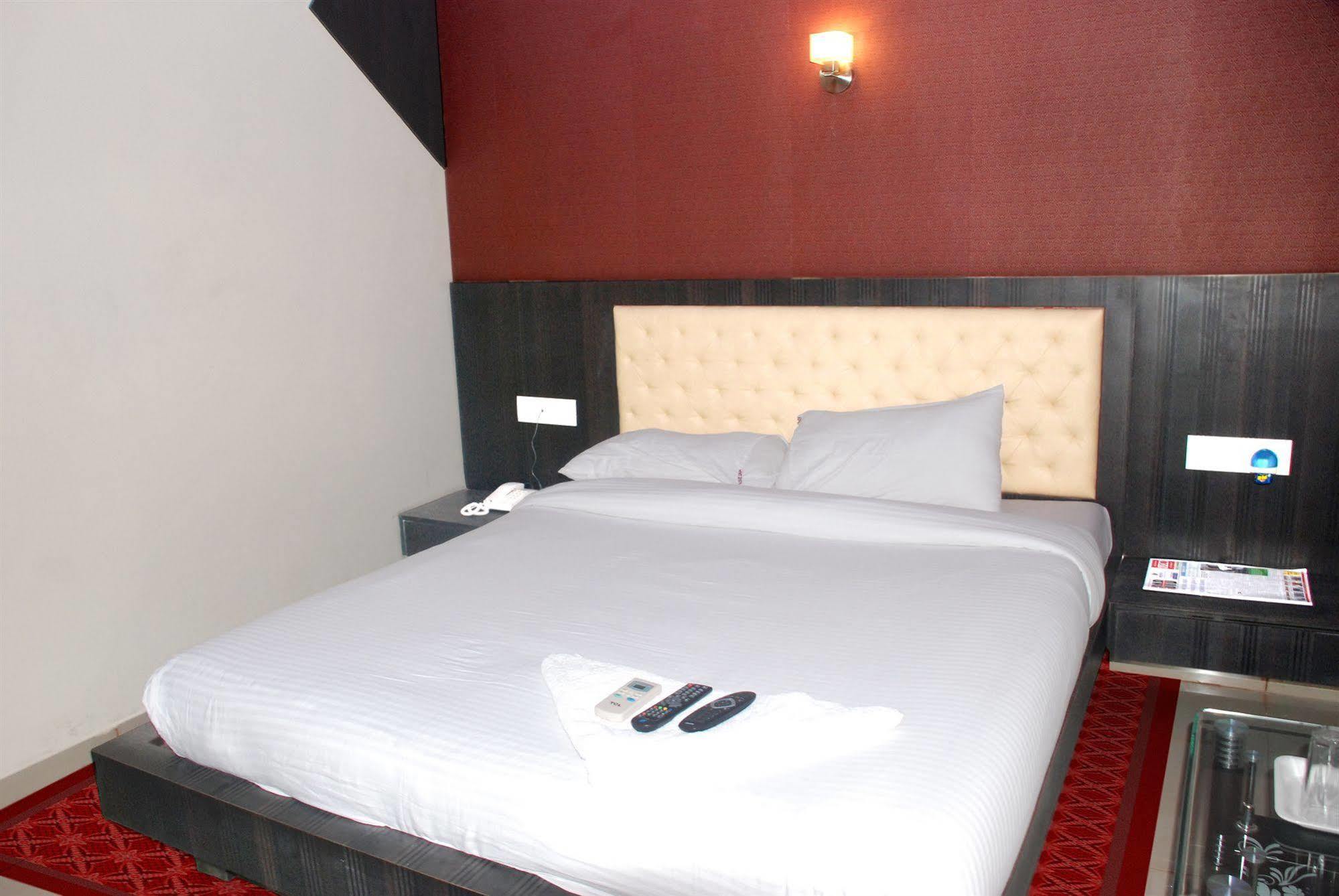 Fabexpress Adore - Nr International Airport