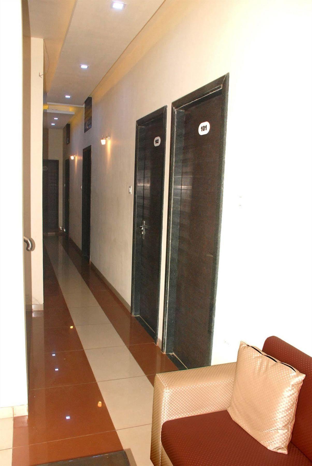 Fabexpress Adore - Nr International Airport Mumbai