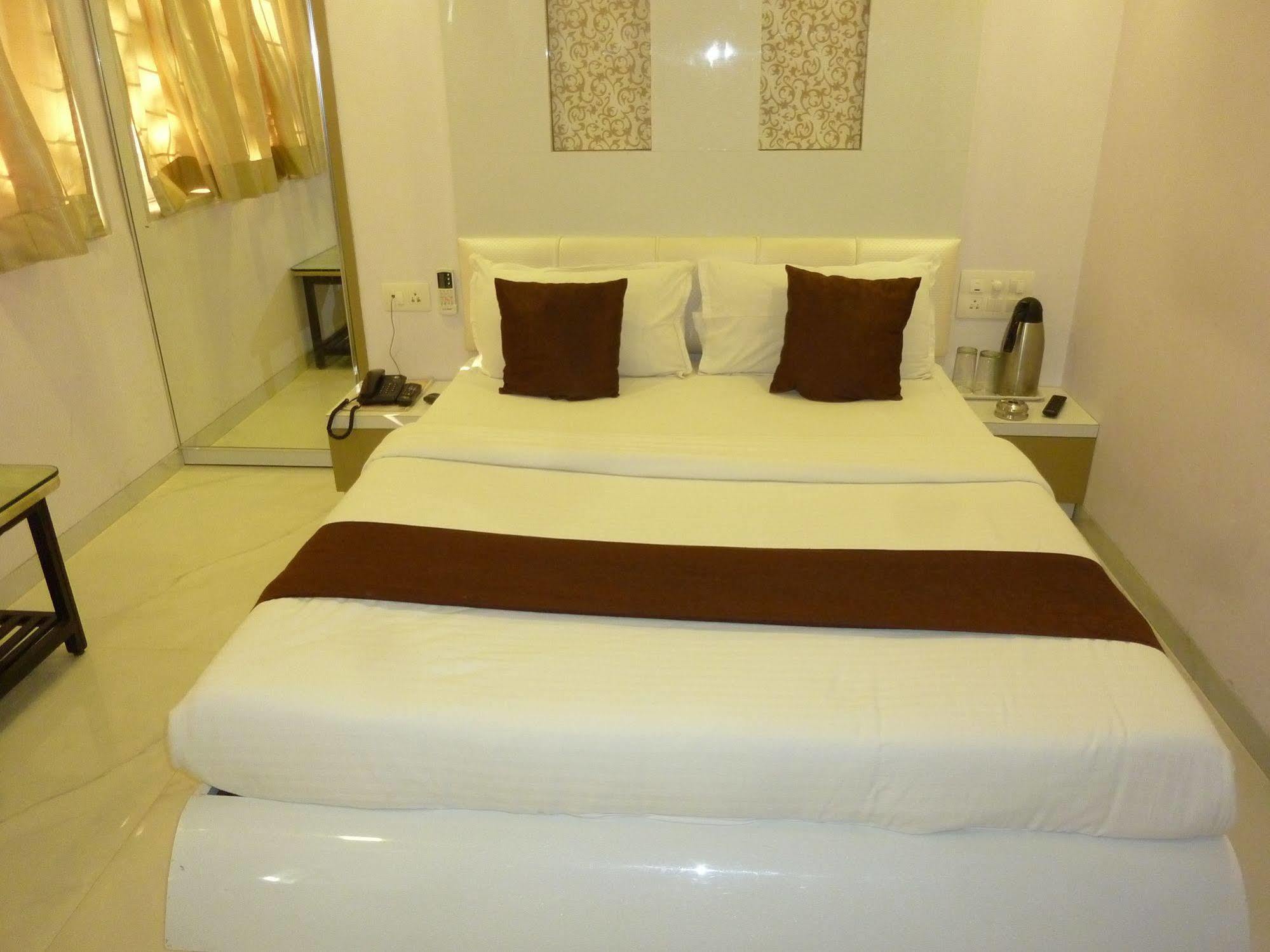 Fabexpress Satellite Hotel Mumbai