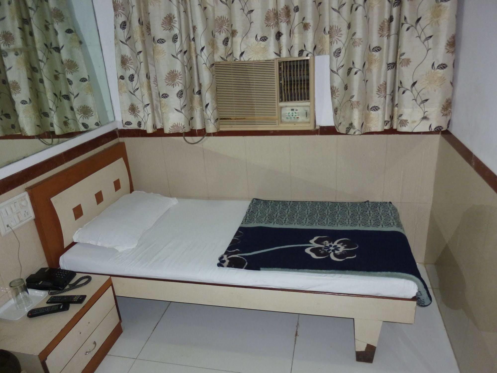 Fabexpress Satellite Hotel 3*