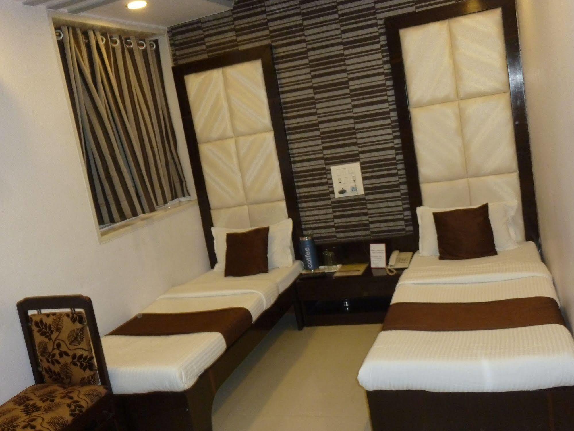 Hotel Fabexpress Satellite