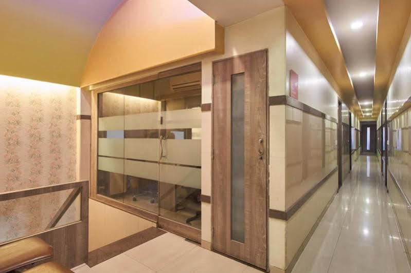 Hotel Oyo 8311 Galaxy Residency 3*