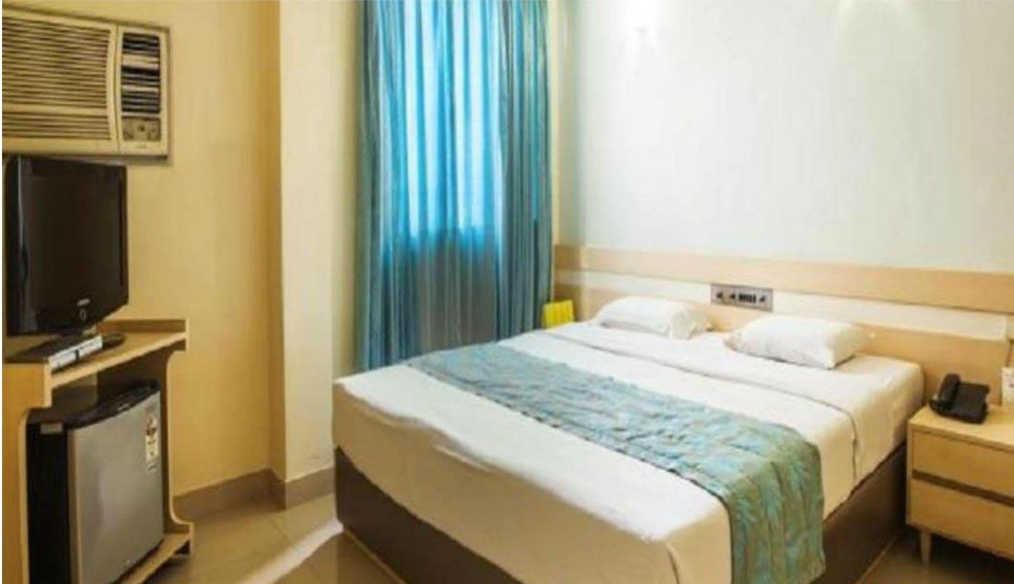 Diplomat, Colaba 3*