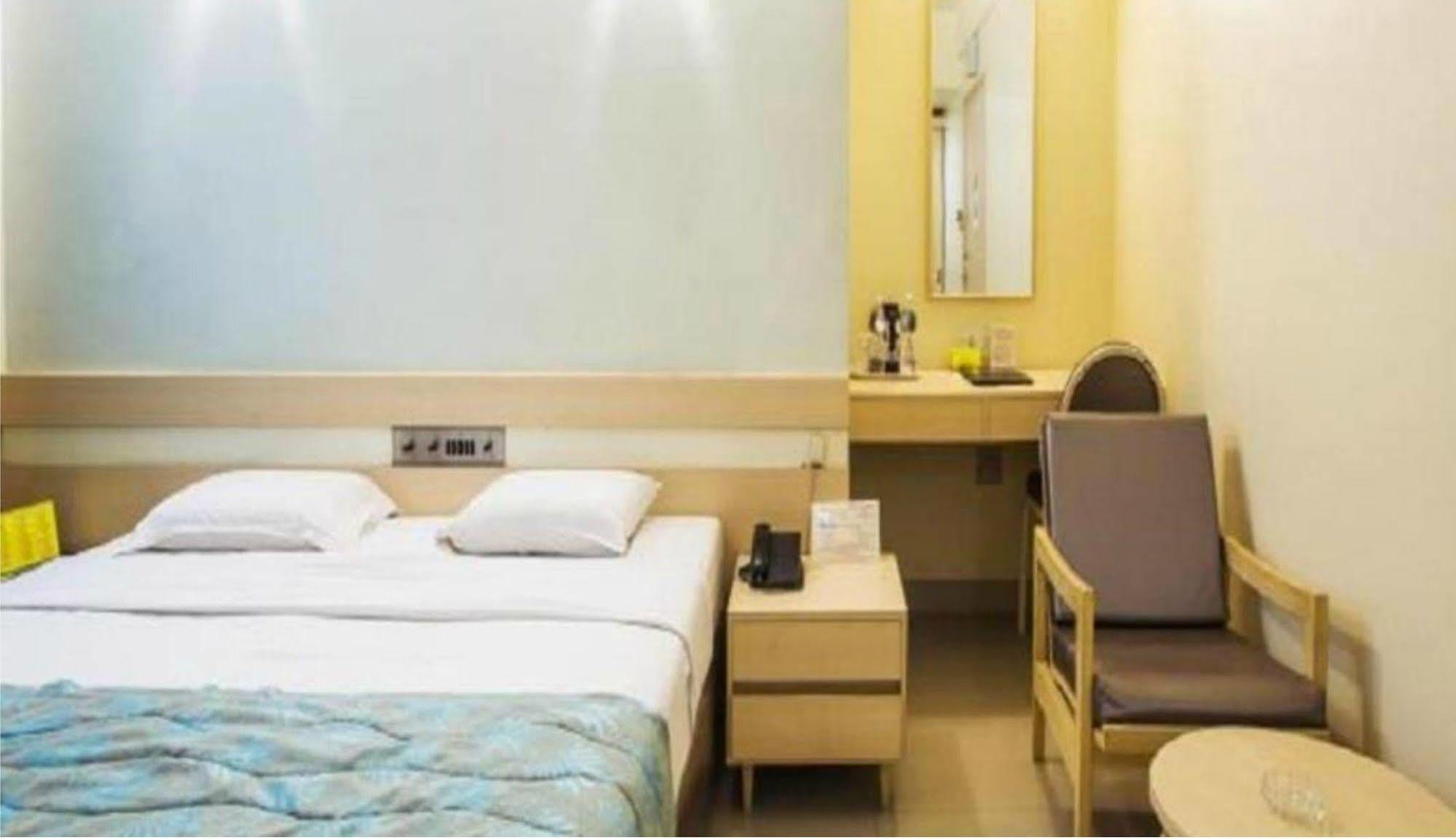 Hotel Diplomat, Colaba Mumbai