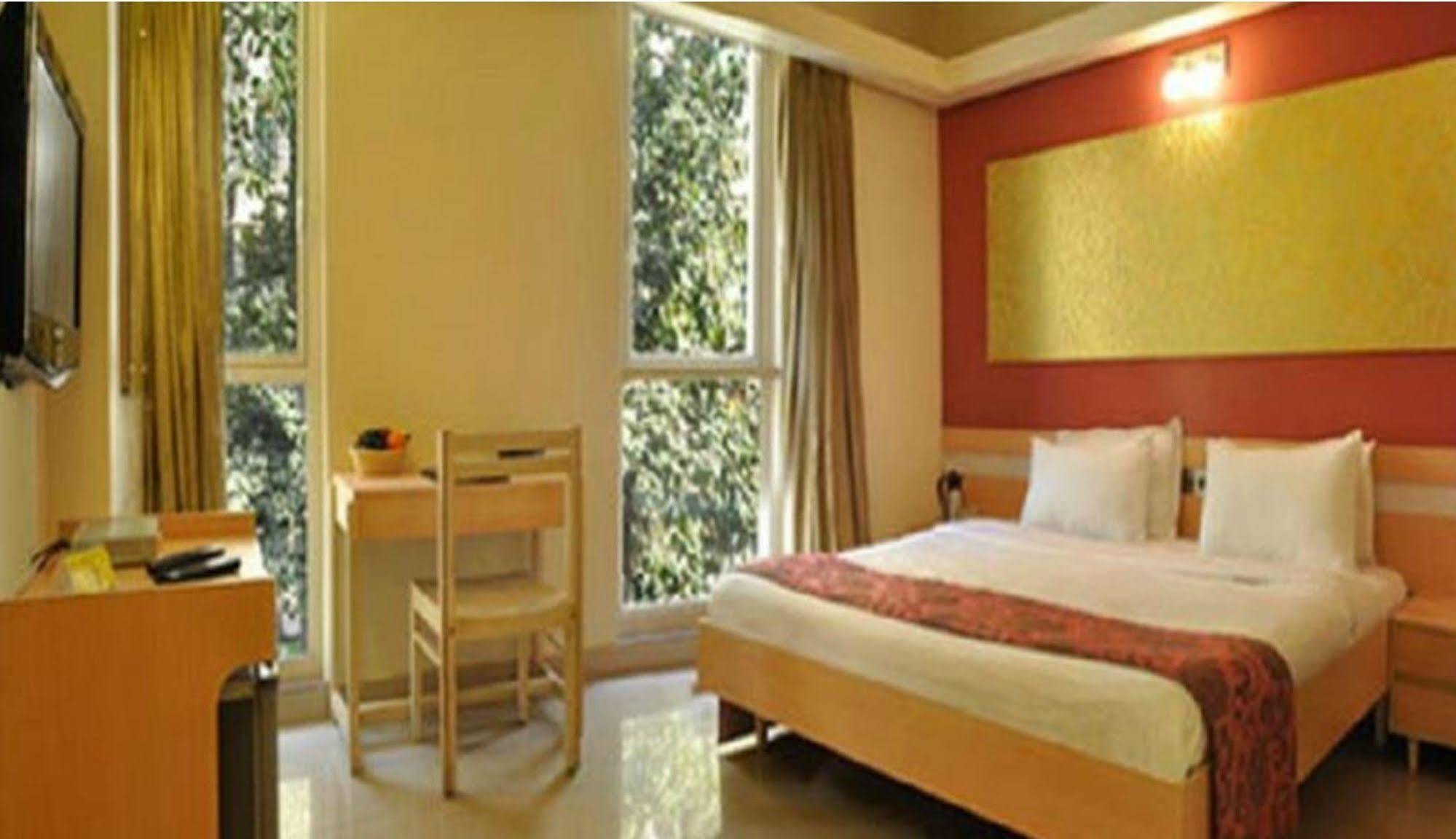 Diplomat, Colaba 3* Mumbai