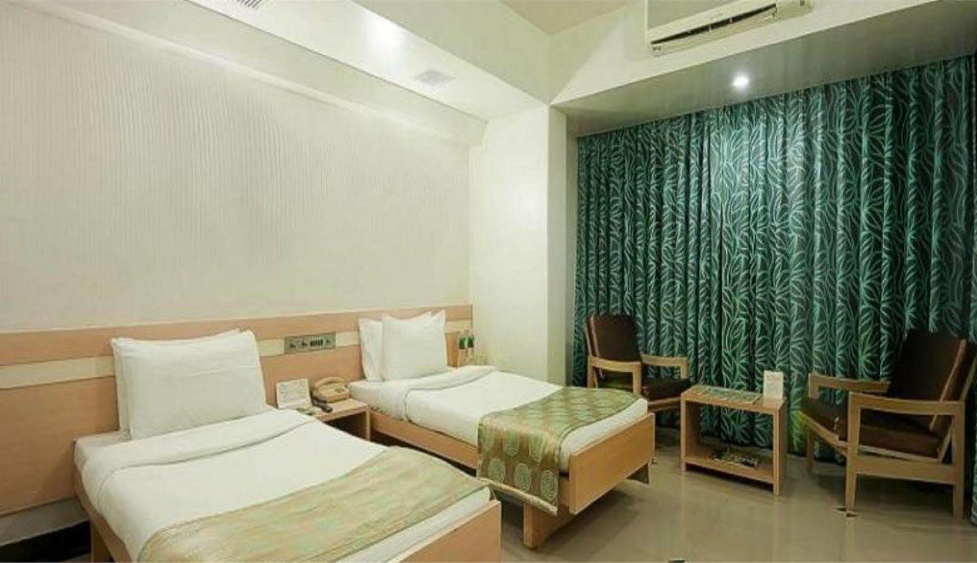 Diplomat, Colaba Hotel 3*