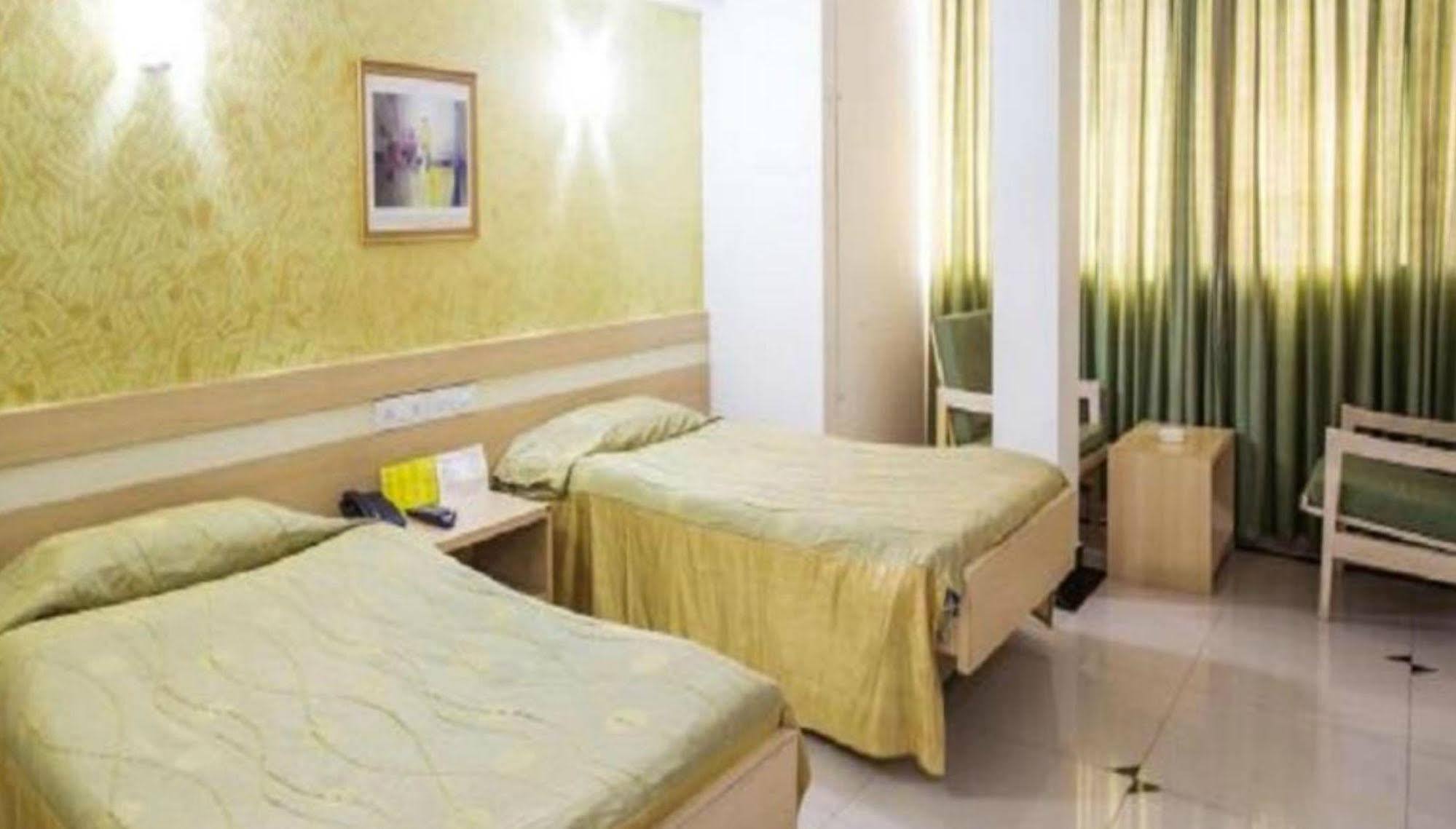 Hotel Diplomat, Colaba 3*