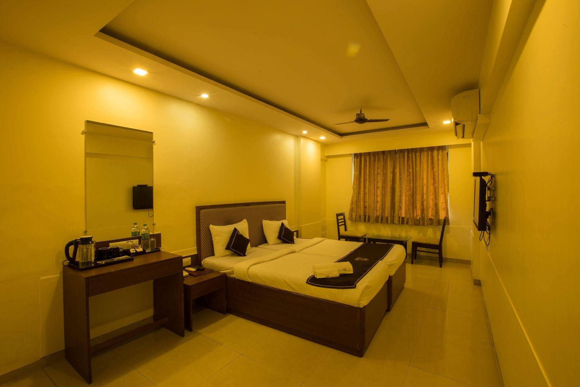 Ace Residency Hotel 2*