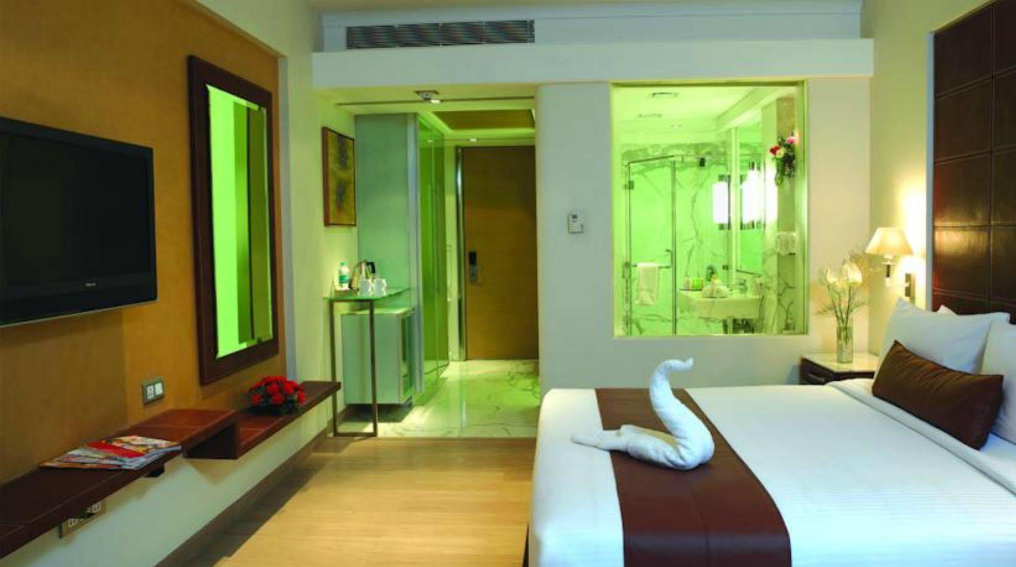Mirage Hotel, International Airport Hotel 4*