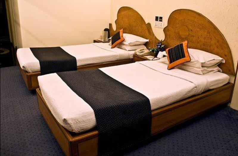 Hotel Midtown Pritam 3*