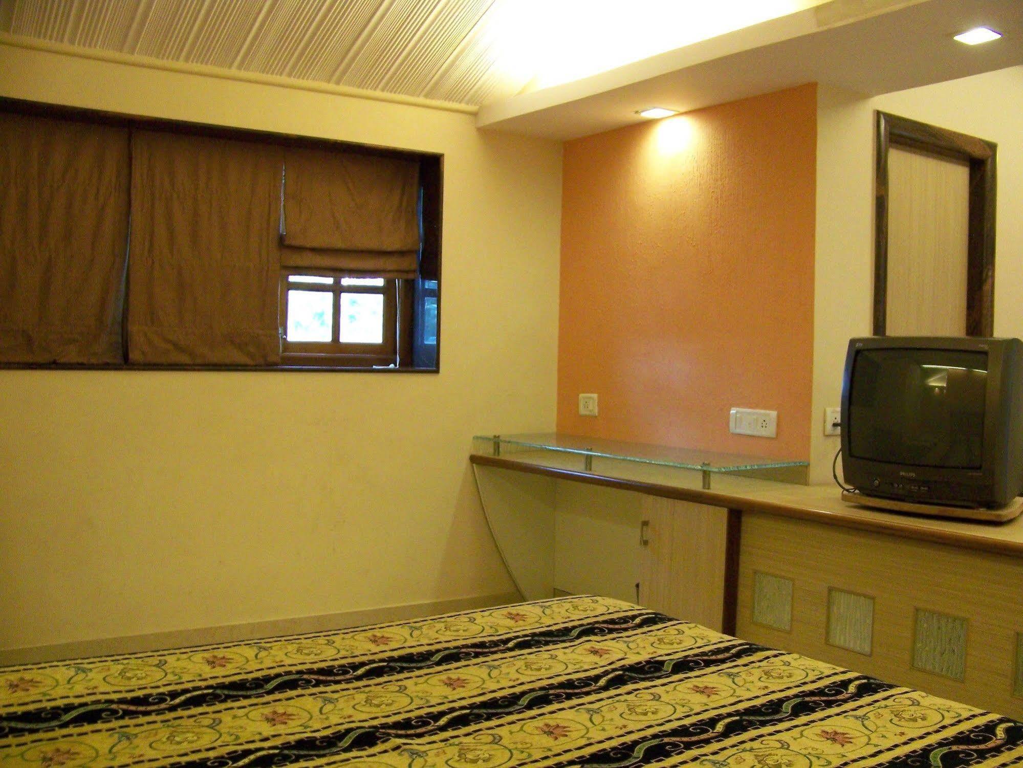 Garden Hotel 2*