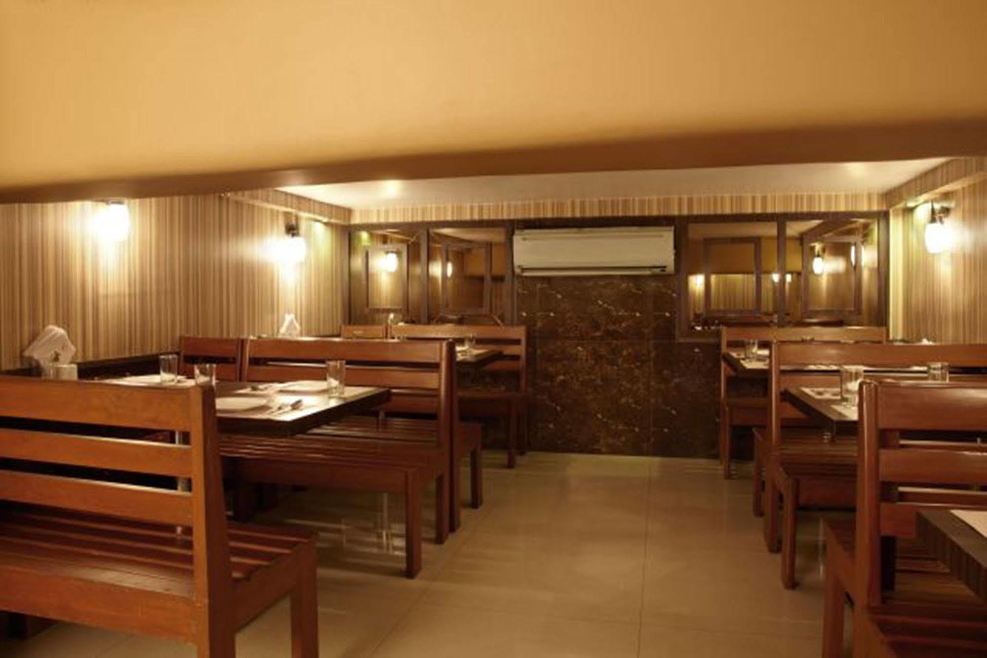 Lucky Bandra Hotel