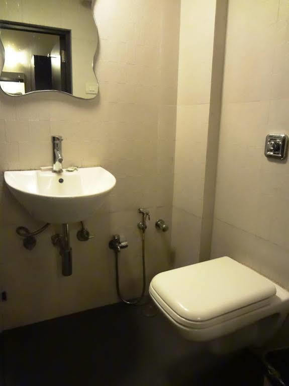 Landmark Hotel 2*