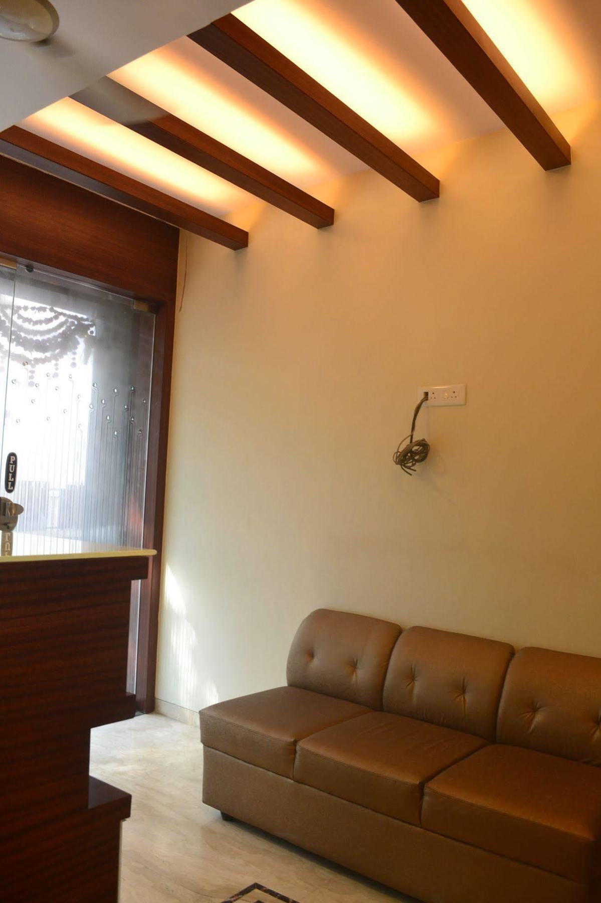 Hotel Super Collection O Airport Metro Andheri East Mumbai