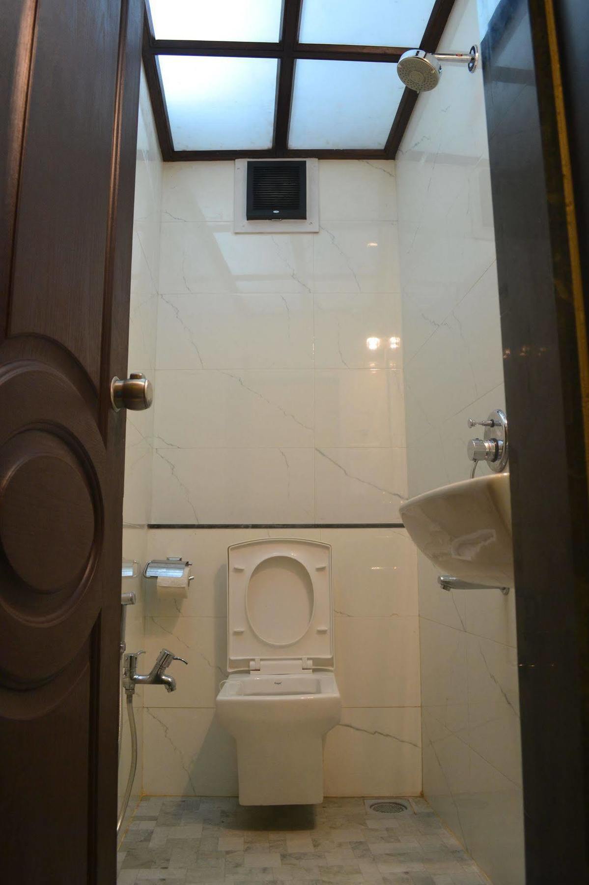 Hotel Super Collection O Airport Metro Andheri East Mumbai