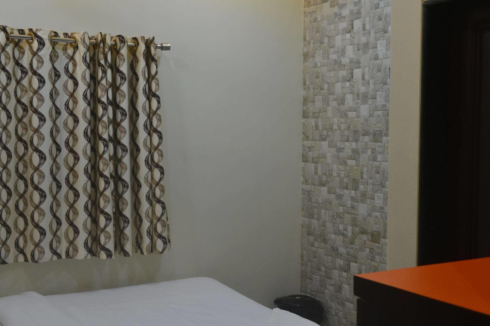 Super Collection O Airport Metro Andheri East