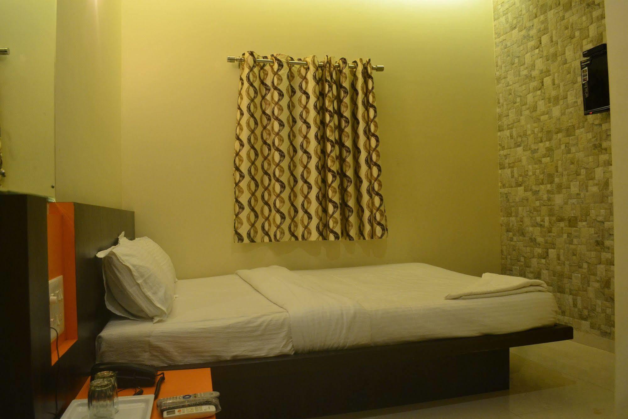 Super Collection O Airport Metro Andheri East Hotel 3*