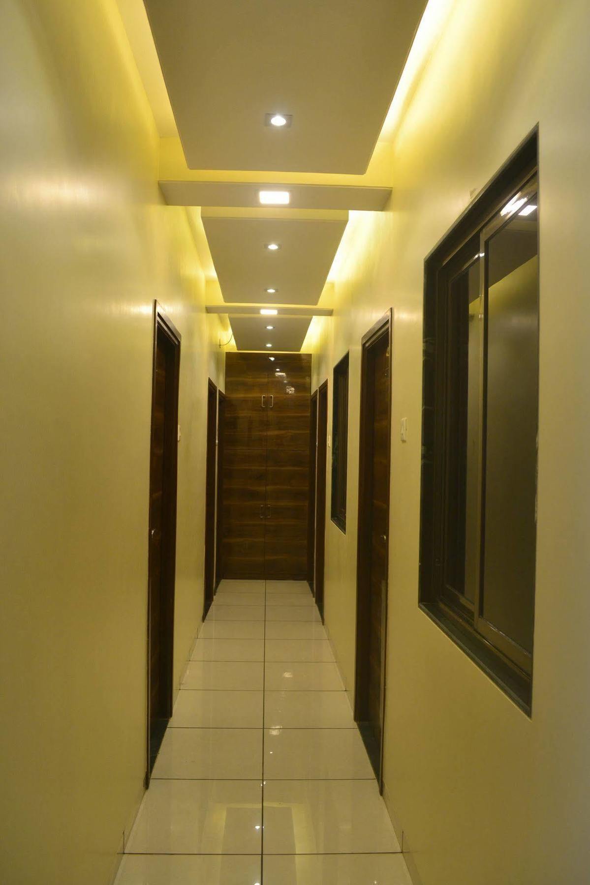 Super Collection O Airport Metro Andheri East Mumbai