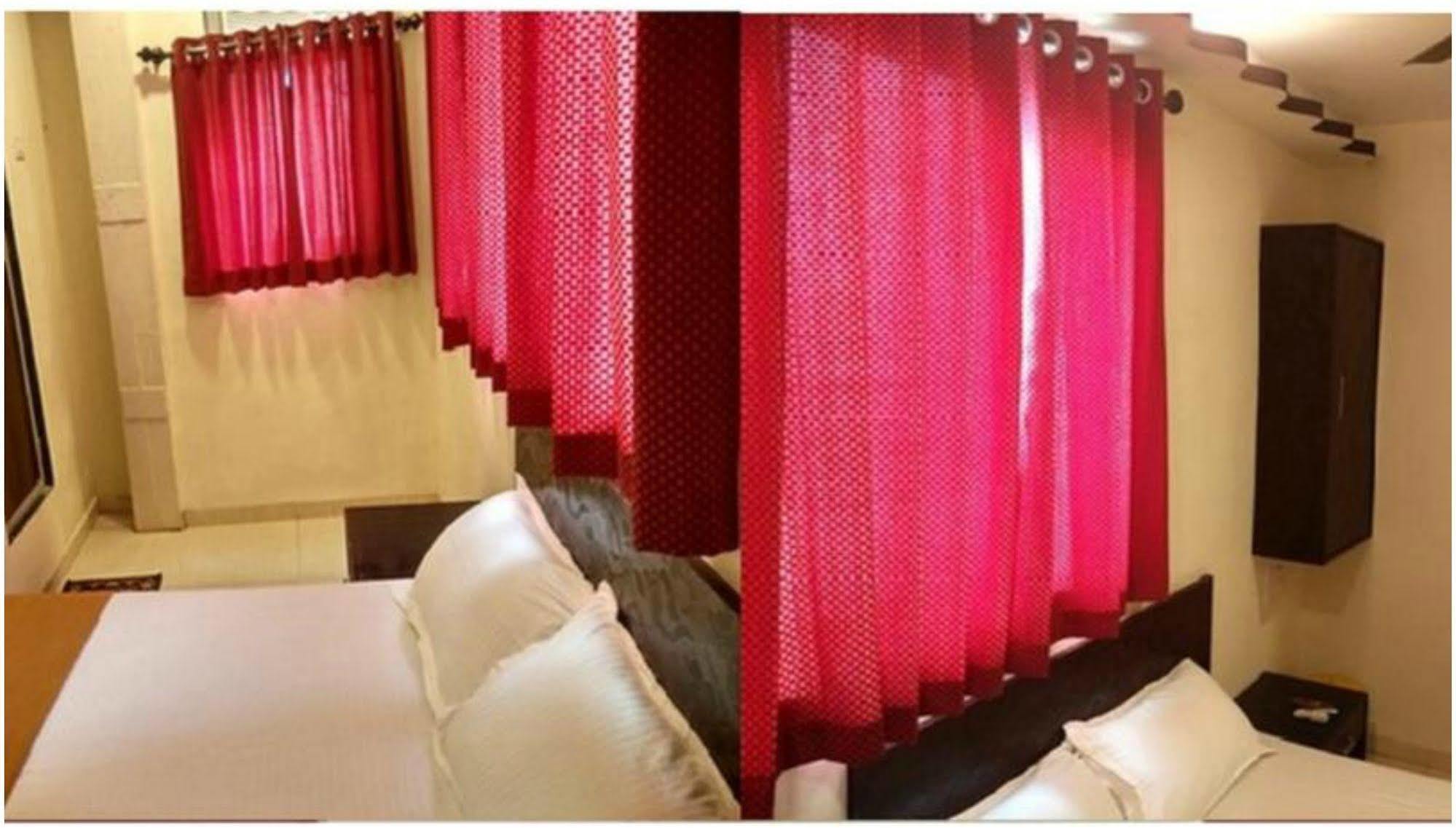 Hotel Oyo 76486 Silver Moon Mumbai