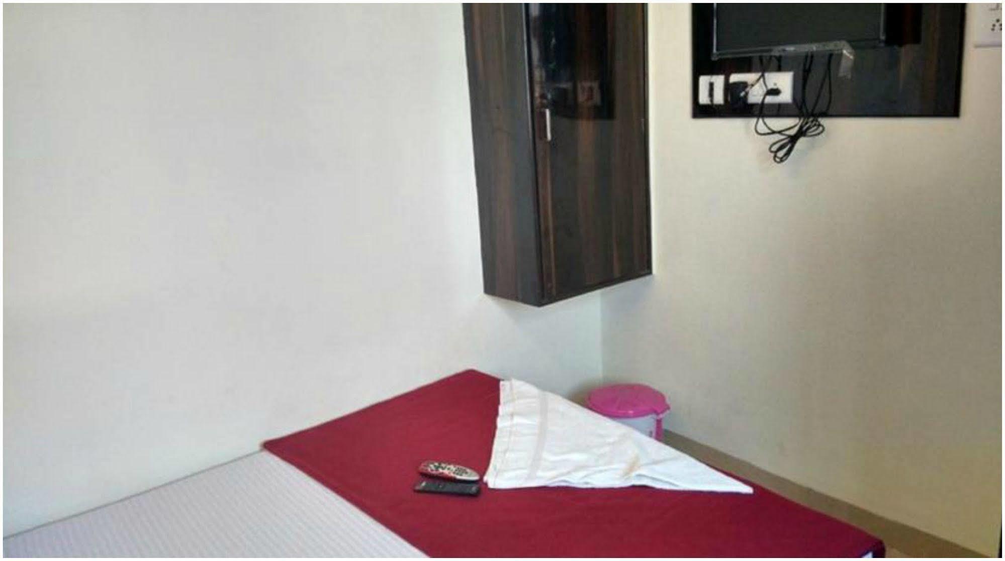 Hotel Oyo 76486 Silver Moon 2*