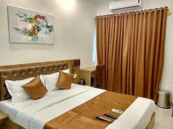 Hotel Grandeur-near International Airport