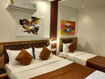 Hotel Grandeur-near International Airport 3*