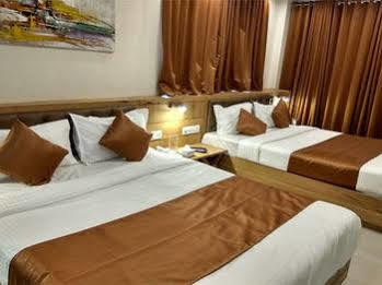 Hotel Grandeur-near International Airport 3*