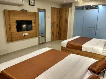 Hotel Grandeur-near International Airport 3*