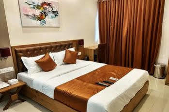 Hotel Grandeur-near International Airport 3*