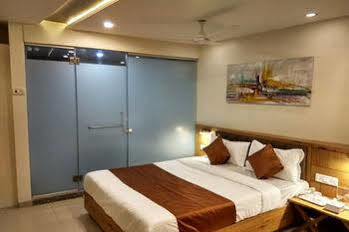 Hotel Grandeur-near International Airport 3*