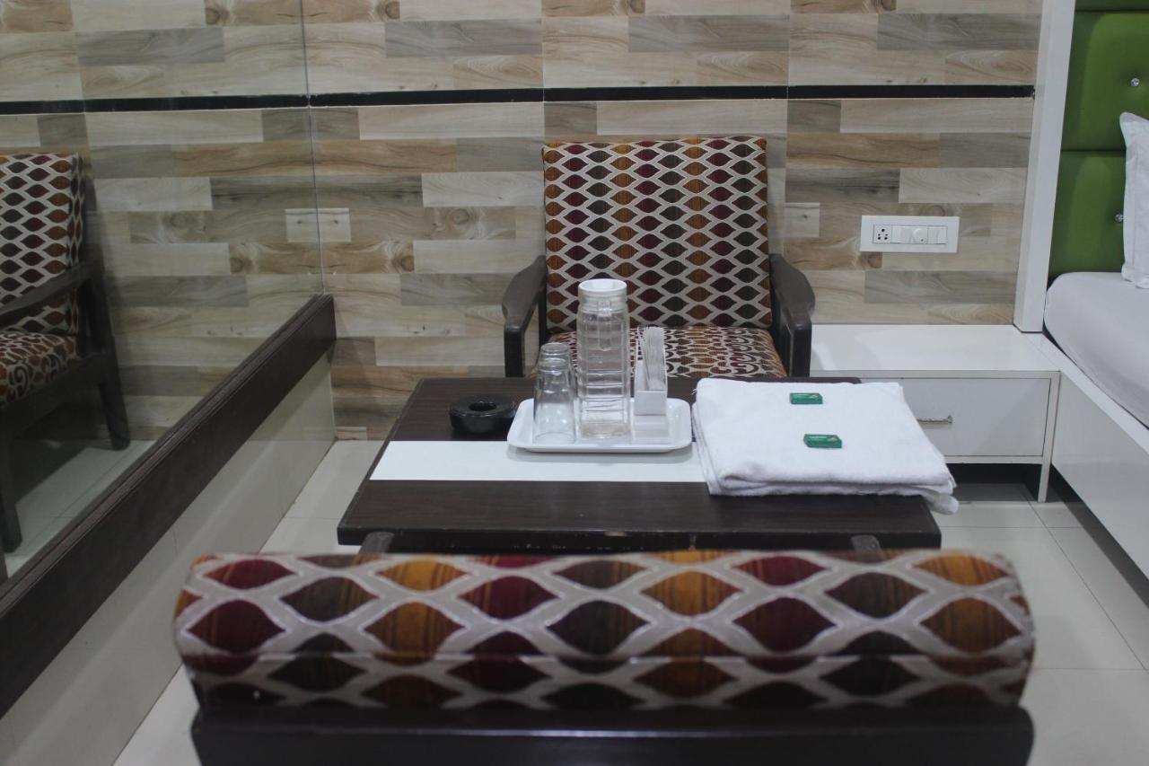 Hotel Celeste, Colaba 2*