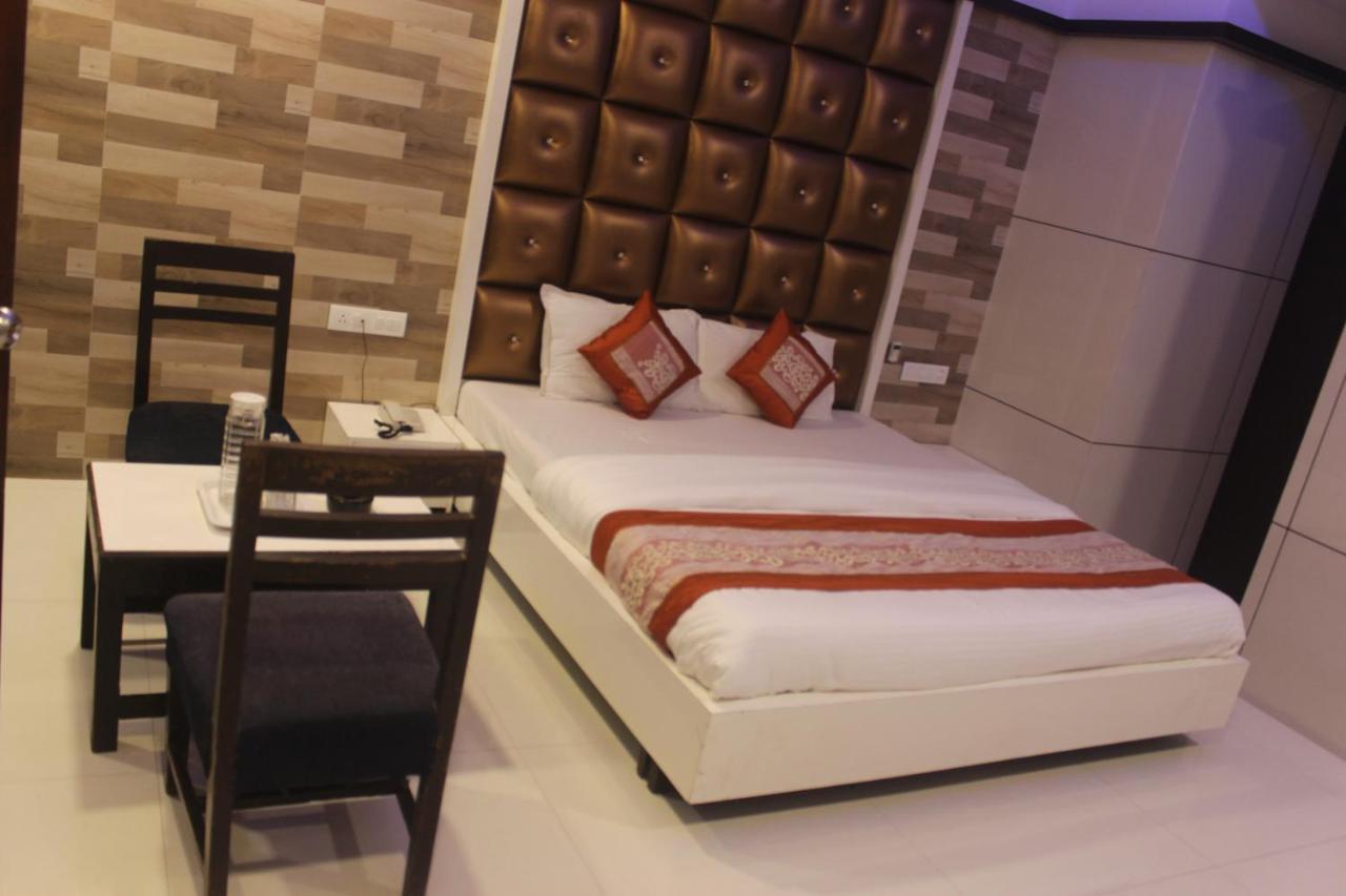 Hotel Celeste, Colaba 2*