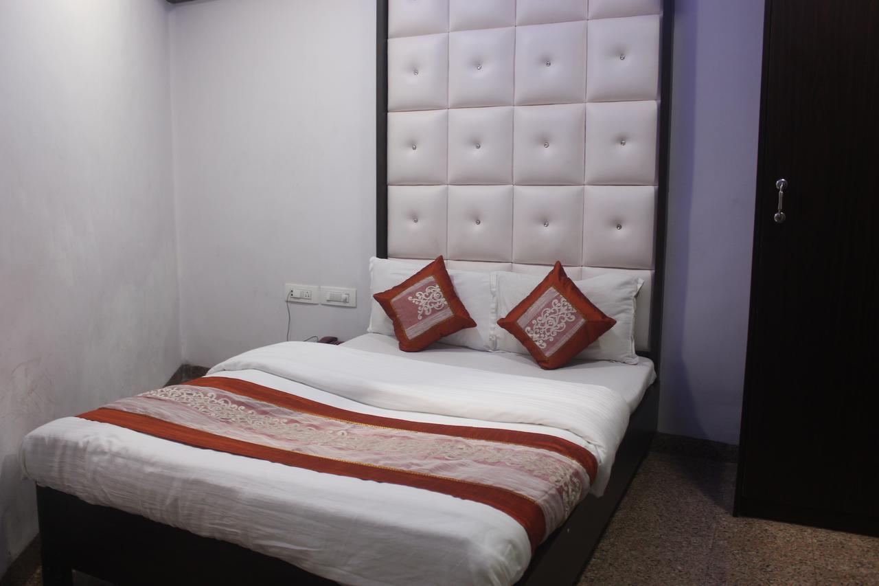 Hotel Celeste, Colaba 2*